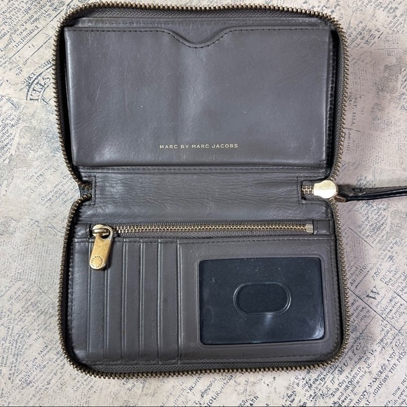 MARC BY MARC JACOBS Gray Leather Gold Zip Closure Clutch Wristlet Wallet - Picture 7 of 11